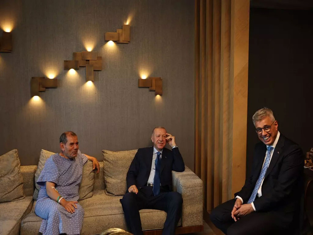 Cumhurbaşkanı Erdoğan'dan Galatasaray Başkanı Dursun Özbek'e ziyaret - Resim: 0