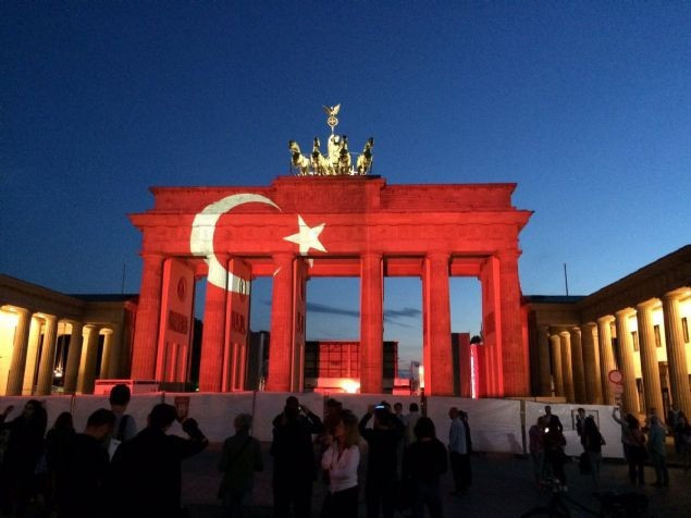 Dünyadan Türkiye'ye kırmızı beyaz destek! - Resim: 4