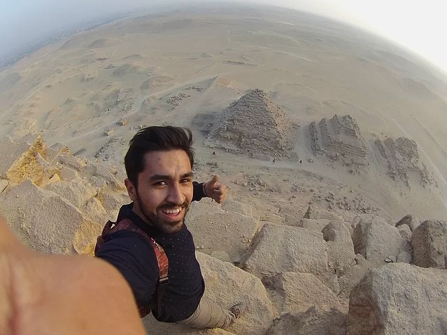 Mısır'ı birbirine katan Türk! Piramitlere tırmandı tutuklandı - Resim: 2