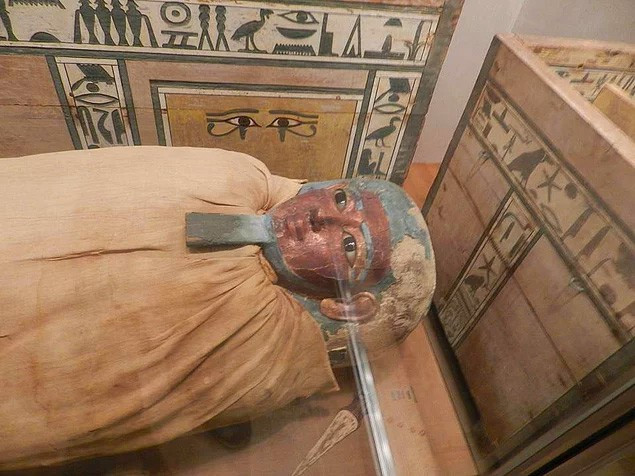 Türk kadın mumyasının ayakkabısı marka mı? Dünya konuşuyor - Resim: 2