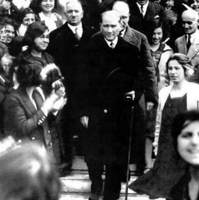 Ünlüler 19 Mayıs'ı böyle kutladı - Resim: 2