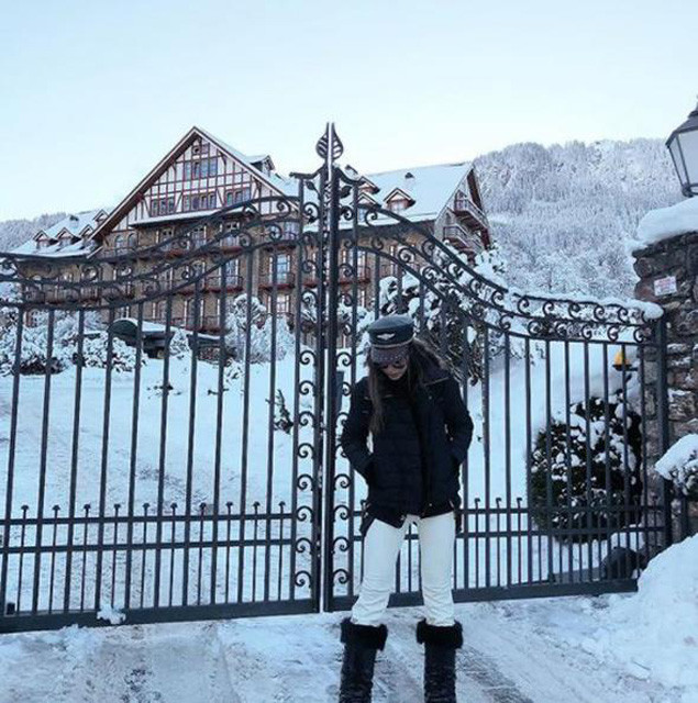 Ünlü çift gözlerden uzakta baş başa tatilde - Resim: 3