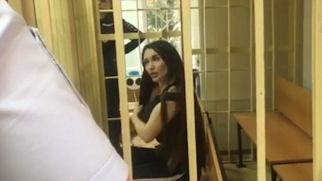 Polislere cinsel ilişki teklif etti! Cezaevinde de rahat durmadı - Resim: 4