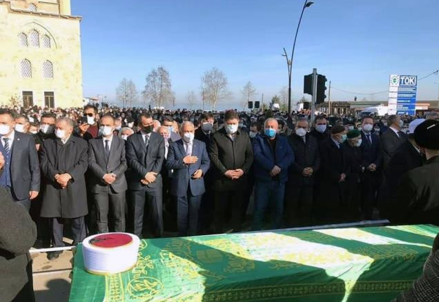 Koronavirüsten hayatını kaybeden Nuri Genç'in cenazesine binlerce kişi katıldı - Resim: 0