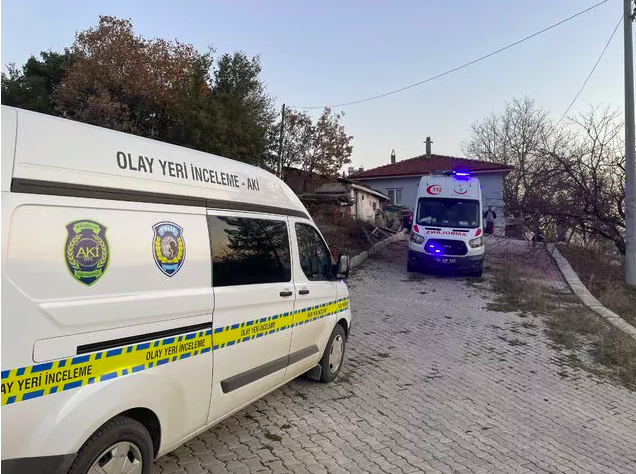 Öğrencilerinin evine kar maskesi ile girip zorla.... Cinsel saldırıdan aranıyordu - Resim: 0