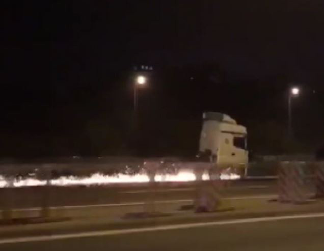 TEM'de ters şeritte ilerleyen TIR dehşeti görüntülendi - Resim: 1