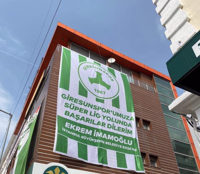 Ekrem İmamoğlu'nun Giresun'da astırdığı afiş indirildi! Bina sahibi istemedi - Resim: 0