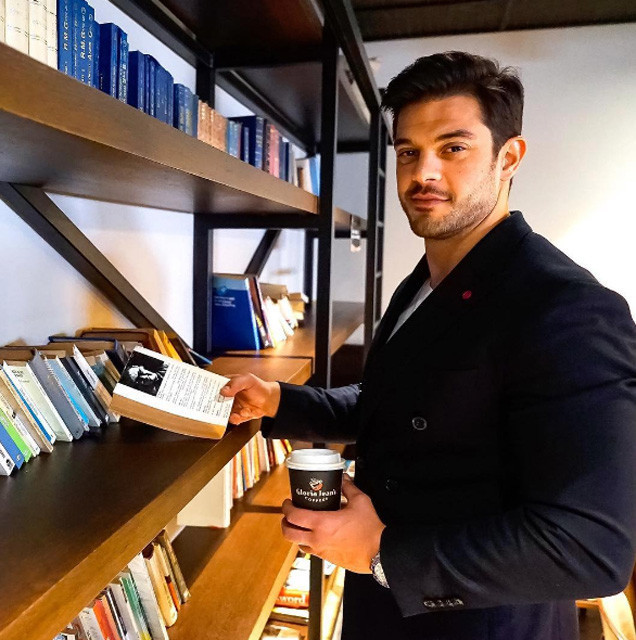 Mehmet Dinçerler Hande Erçel'i unuttu güzel oyuncunun peşine düştü - Resim: 1