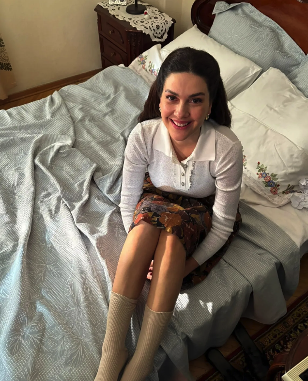 Bergüzar Korel lisedeki halini paylaştı! Kimse o olduğuna inanmadı - Resim: 1