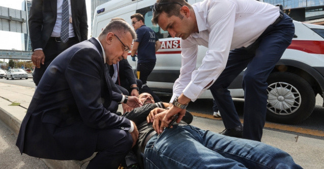 Cumhurbaşkanı yardımcısı Fuat Oktay'dan anlamlı davranış! Makam aracını durdurup hemen yanına koştu - Resim: 0
