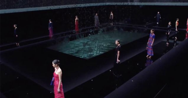 Koronavirüs Armani'yi de vurdu defile boş salonda yapıldı - Resim: 2