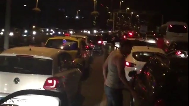 İstanbul'da köprüler trafiğe kapatıldı - Resim: 2