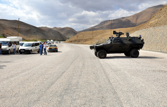 Askeri konvoya bombalı tuzak - Resim: 3