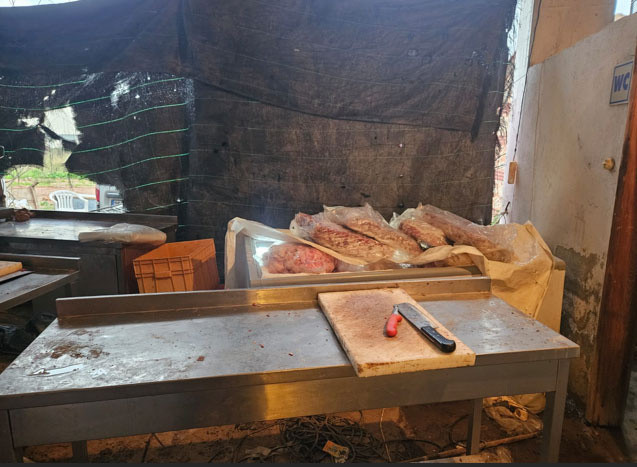 Mide bulandıran görüntü! Site otoparkında bulundu, vatandaşa yedireceklerdi - Resim: 0