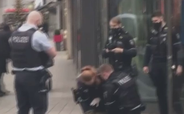 Başörtülü kadına polis şiddeti infial yarattı! Maske takmadı diye... - Resim: 2