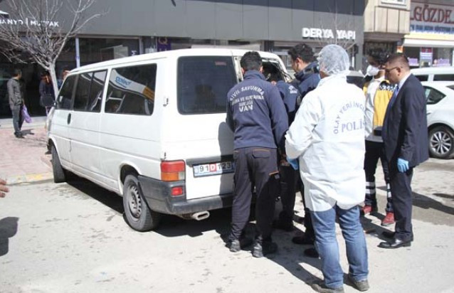 İçine bakan telefona sarıldı feci manzara! - Resim: 2