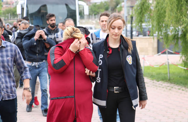 Fuhuş operasyonunda rezaletin şifresi şoke etti!  - Resim: 2