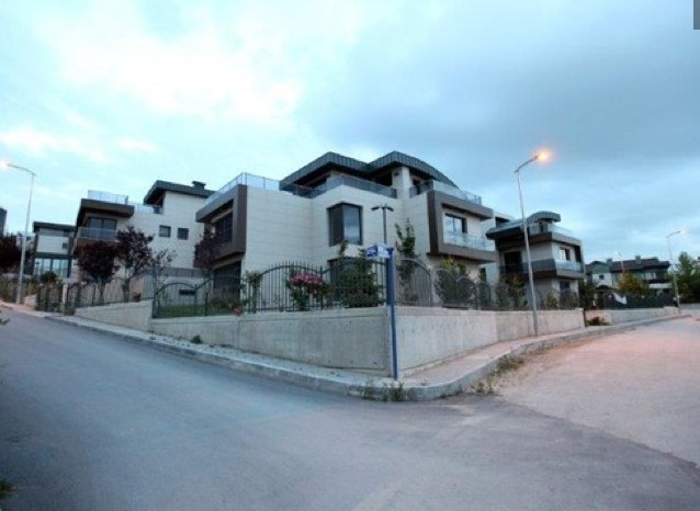 Davutoğlu bakın kime komşu oluyor! İşte oturacağı yeni ev - Resim: 3