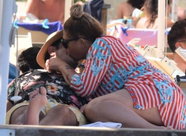 Sevgilisiyle öpüştüğü görüntülere eleştiri yağdı! Işın Karaca tehditler savurdu - Resim: 3