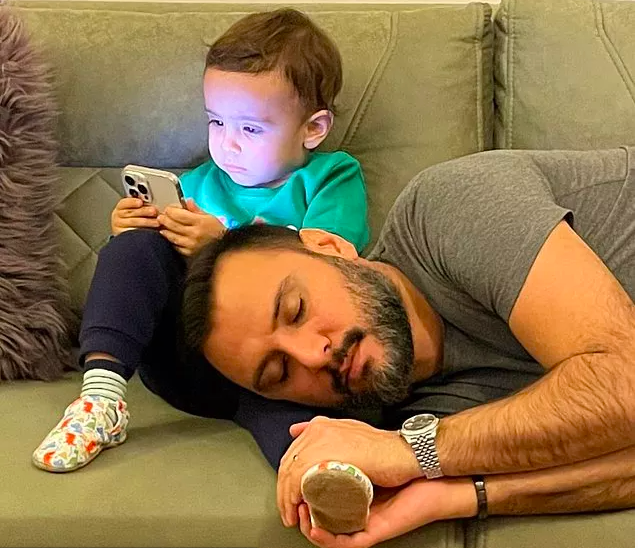 Şarkıcı Alişan 3 yaşındaki oğlu Burak'a masaj yaptırdı tepki yağdı işin aslı çok başka çıktı - Resim: 4