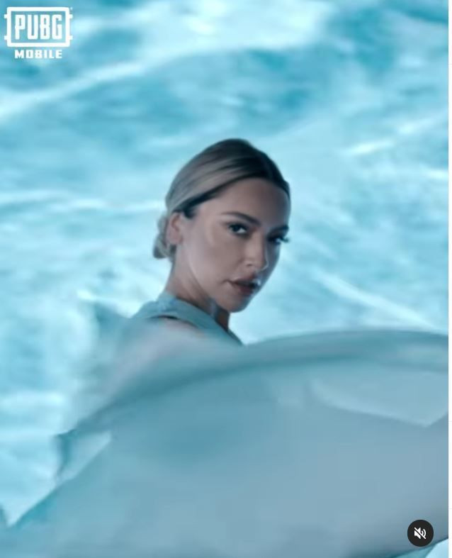 Hadise 'Coş Dalgalan' şarkısına su altında klip çekti Efsane görüntüler... - Resim: 4