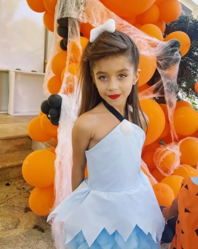 Cadılar Bayramı'nı kutlayan Ebru Şancı kızlarına ruj sürdü tepkiler çığ gibi! - Resim: 4