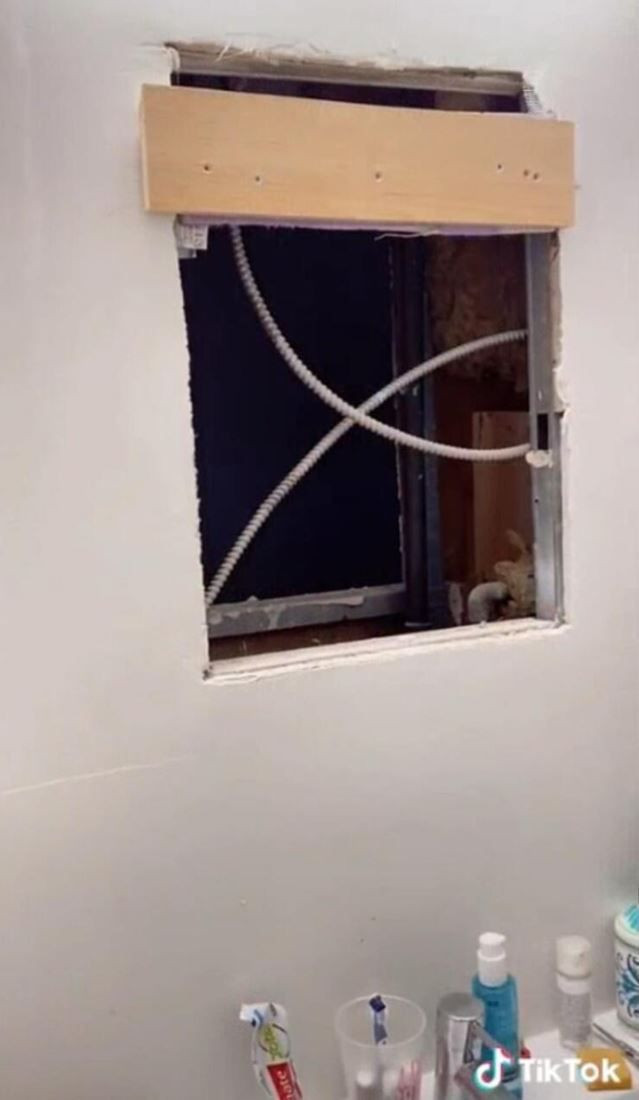 Banyodaki aynayı kaldıran genç kadın hayatının şokunu yaşadı! Meğer aynanın arkasında... - Resim: 3