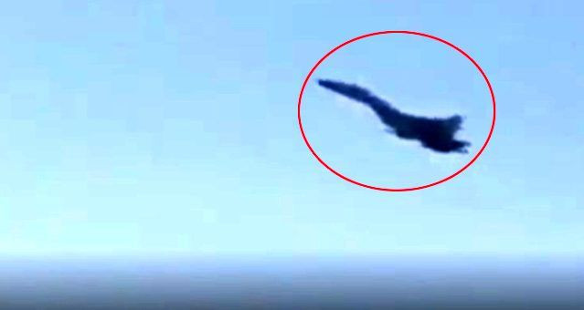 SU-35'in antrenman uçuşu nefesleri kesti - Resim: 1