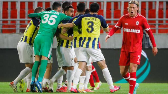 Fenerbahçe, Royal Antwerp deplasmanından 3 puanla döndü - Resim: 0