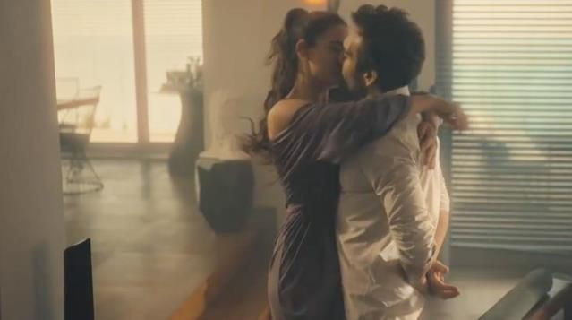 Seren Serengil, Demet Özdemir'i unutamıyor: Ateşli sevişme sahneleri dudağında uçuk çıkartmış! - Resim: 3