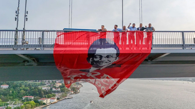 CHP'den 15 Temmuz Şehitler Köprüsü’nde İmamoğlu eylemi - Resim: 0