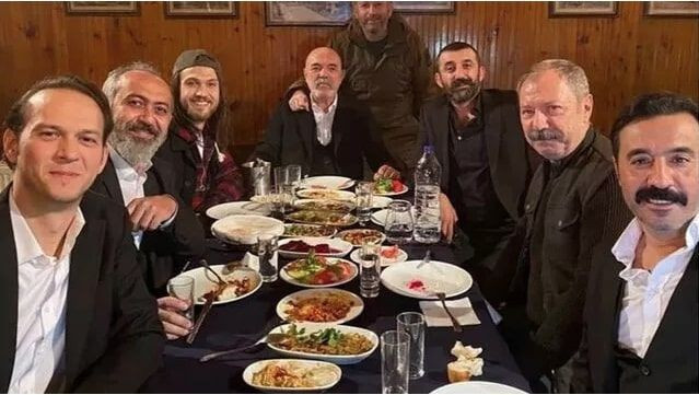 Çukur'un İdris Baba'sı Ercan Kesal'dan içki sofrası açıklaması 'Rakıdan korkmam' - Resim: 3