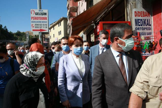 Bitlis'te esnafı ziyaret eden Meral Akşener: Erdoğan da bakanları da herkes duyacak - Resim: 0