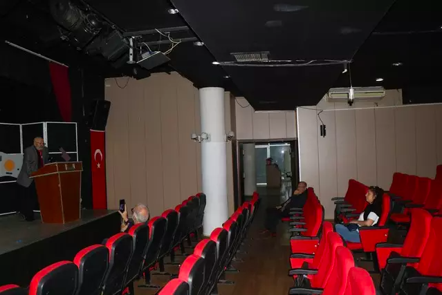 CHP genel başkanlığına ben de adayım diyecekti ki.. Salona kimse gelmedi - Resim: 1