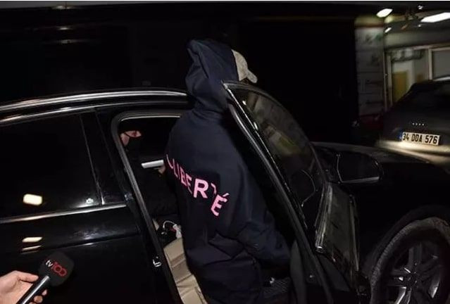 Sen Çal Kapımı yıldızı Hande Erçel şoförünü fena azarladı sebebi bakın ne - Resim: 3