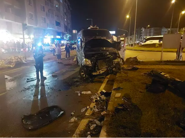 Ünlü rapçileri taşıyan minibüs kaza yaptı! Hayranları hastaneye koştu - Resim: 2