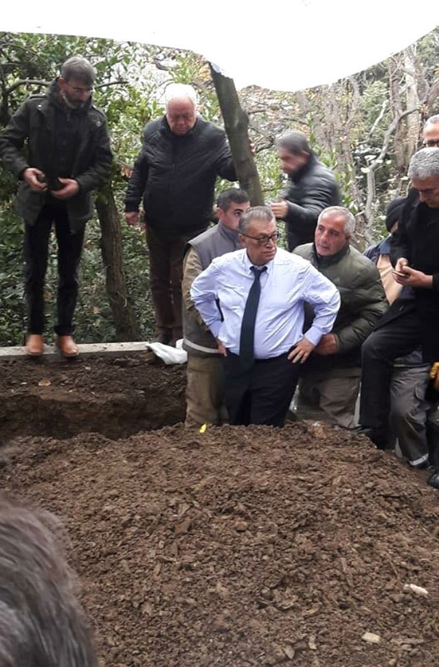 Mesut Yılmaz'ın yürek burkan karesi! Ceketini çıkarıp... - Resim: 2