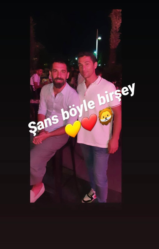 Arda Turan kırmadı! Bir bir fotoğraf çektirdi - Resim: 1