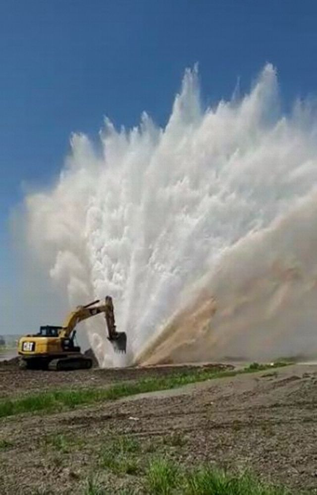 Tekirdağ'da boru patladı Su metrelerce yükseğe fışkırdı - Resim: 2