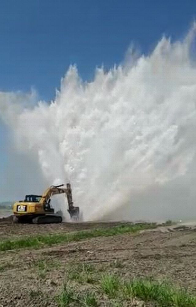 Tekirdağ'da boru patladı Su metrelerce yükseğe fışkırdı - Resim: 3