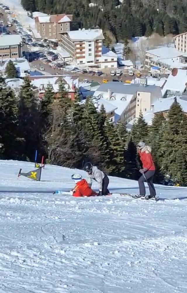 Uludağ'da faciadan dönüldü...Telesiyejin telleri koptu, bir turist yaralandı - Resim: 0
