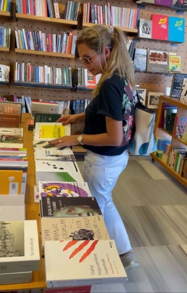 İstanbul'da kadın yazar Funda Demir, eski kocasını boğazını keserek öldürdü - Resim: 0