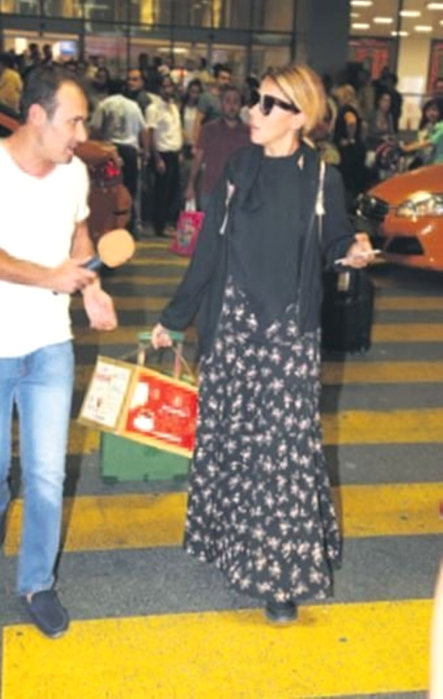 Gülben Ergen çıldırdı mikrofona saldırdı - Resim: 1