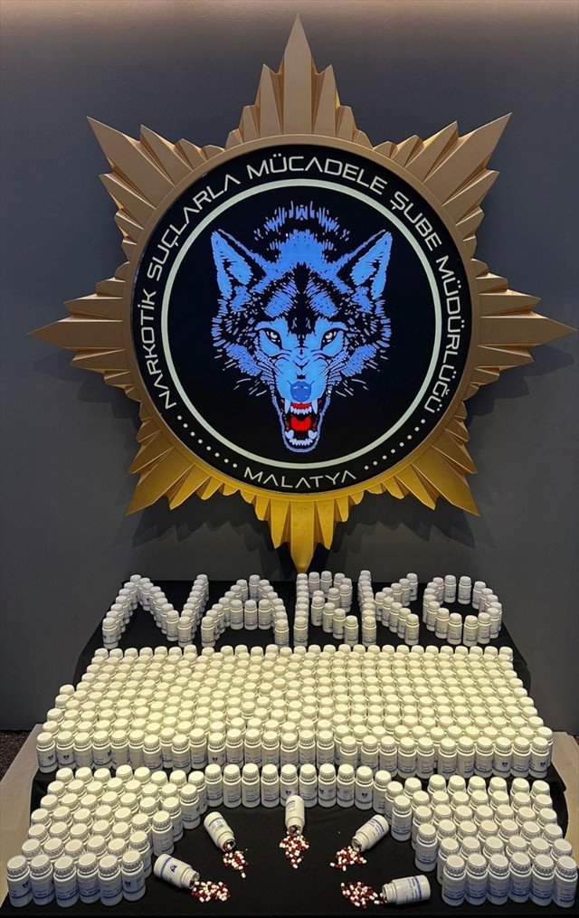 Malatya'da kargo paketinde 28 bin 177 sentetik ecza ele geçirildi: 2 gözaltı - Resim: 0