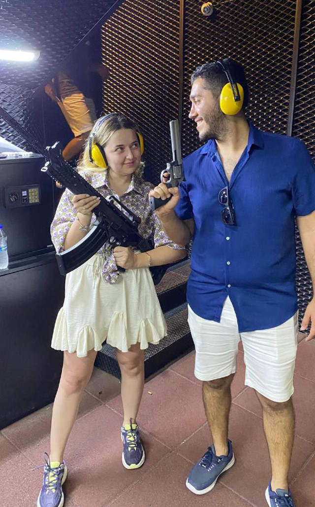 Antalya'da 'bu kadar da olmaz' dedirten evlilik teklifi! 'Evet' hedefine ateş ederek kabul etti - Resim: 1