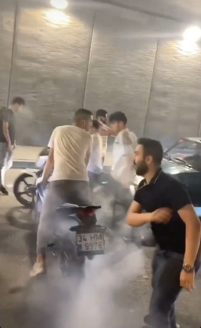 İstanbul'da, asker uğurlamasında trafiği tehlikeye düşüren 14 kişiye ceza - Resim: 1