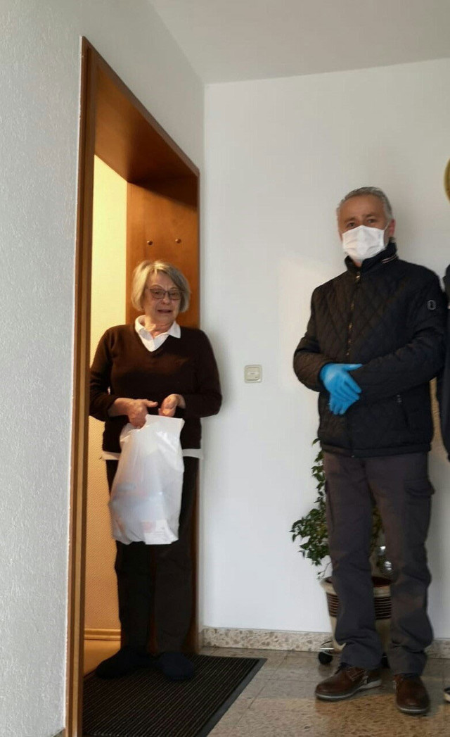 Almanlar’dan Müslüman gençlere koronavirüs teşekkürü - Resim: 0