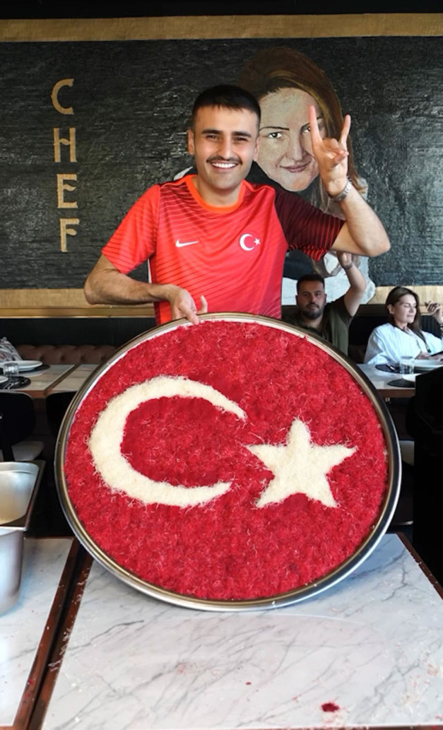 CZN Burak'tan bozkurtlu A Milli Takımımıza destek paylaşımı - Resim: 0