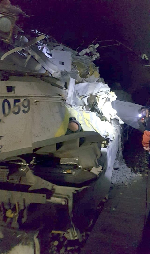 Bilecik'te feci kılavuz treni kazası 2 makinist can verdi! Ölen iki kişinin kimlikleri belli oldu - Resim: 0