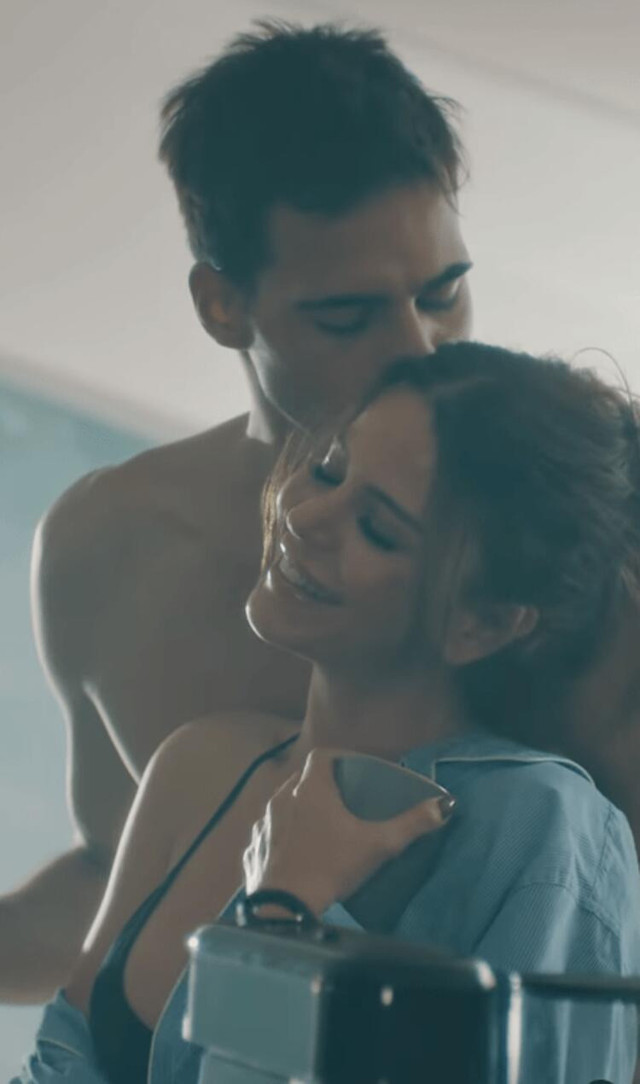 Şarkıcı Simge'nin klibindeki cesur sahneler şok etti! Birde 150 Bin TL ödemiş - Resim: 3